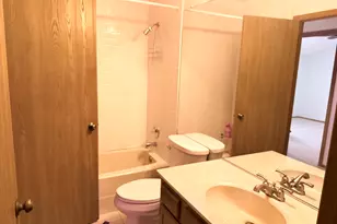 699 Canterbury Dr, Hanover Park, IL 60133 - Photo 10