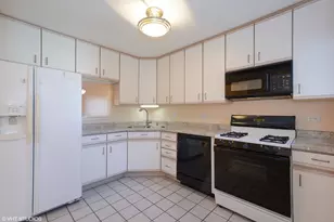 1560 N St Marks Pl, Palatine, IL 60067 - Photo 4