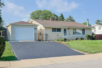 113 Siesta Road, Carpentersville, IL 60110 - Photo 2
