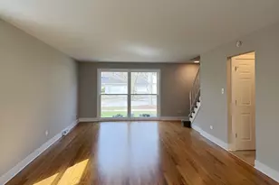 2052 Collett Ln, Flossmoor, IL 60422 - Photo 2