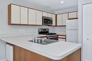 181 Inverness Ct, Elk Grove Village, IL 60007 - Photo 8