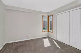 181 Inverness Ct, Elk Grove Village, IL 60007 - Photo 12