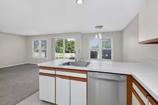 181 Inverness Ct, Elk Grove Village, IL 60007 - Photo 10