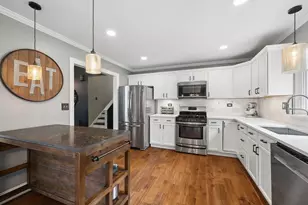 2296 Briarhill Dr, Naperville, IL 60565 - Photo 8