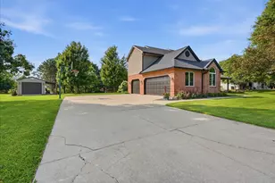 655 Deer Lakes Dr, Goodfield, IL 61742 - Photo 44