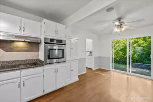 720 Woodhollow Ln, Buffalo Grove, IL 60089 - Photo 10