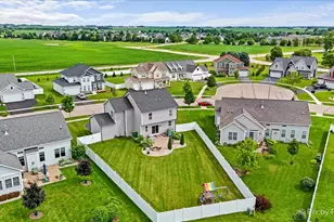 2240 Coventry Cir S, Sycamore, IL 60178 - Photo 38