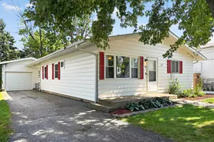 116 N Hickory St, Waterman, IL 60556 - Photo 2