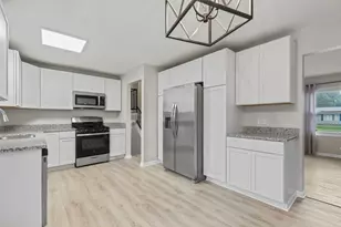 1903 Highview Ave, McHenry, IL 60050 - Photo 6