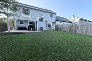 9 E Country Walk Dr, Round Lake Beach, IL 60073 - Photo 12