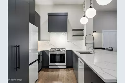333 W Hubbard Street #904, Chicago, IL 60654 - Photo 8