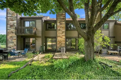 175 N Glengarry Drive #C, Geneva, IL 60134 - Photo 4