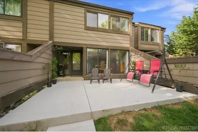 175 N Glengarry Drive #C, Geneva, IL 60134 - Photo 2