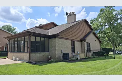 1031 Holly Lane, Glenview, IL 60025 - Photo 2