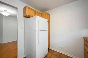 880 Johnstown Ln, Wheaton, IL 60189 - Photo 6