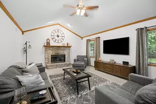 559 Hollyberry Ln, Bourbonnais, IL 60914 - Photo 2