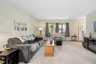 559 Hollyberry Ln, Bourbonnais, IL 60914 - Photo 4