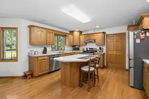 559 Hollyberry Ln, Bourbonnais, IL 60914 - Photo 10