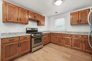 1097 E Merchant St, Kankakee, IL 60901 - Photo 6