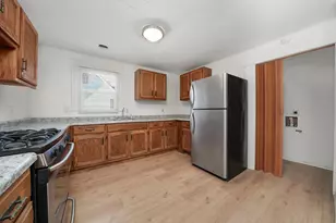 1097 E Merchant St, Kankakee, IL 60901 - Photo 4