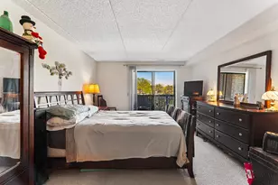 930 Taylor Dr, Gurnee, IL 60031 - Photo 8