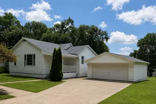 423 W Minnesota St, Spring Valley, IL 61362 - Photo 1