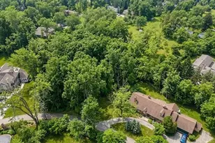 2058 Suffork Rd, Northfield, IL 60093 - Photo 1