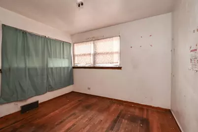 629 S Fulton Avenue, Waukegan, IL 60085 - Photo 6