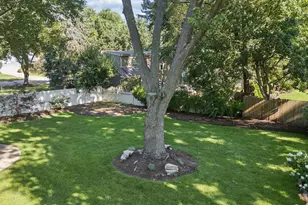 1249 Stonegate Rd, Naperville, IL 60540 - Photo 32