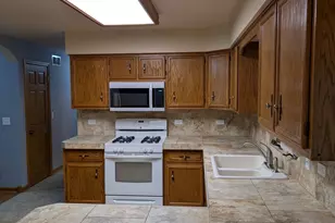 41W475 Silvana Dr, Elgin, IL 60124 - Photo 6
