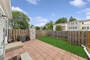 942 Cardiff Ct, Schaumburg, IL 60194 - Photo 18