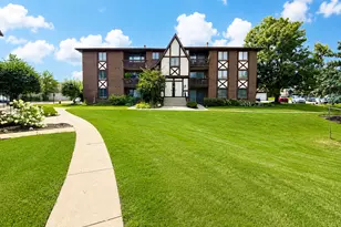 10572 S Palos Pl, Palos Hills, IL 60465 - Photo 1