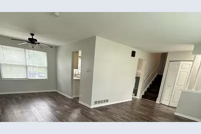 2116 Briar Hill Drive, Schaumburg, IL 60194 - Photo 2