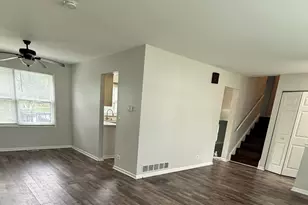 2116 Briar Hill Dr, Schaumburg, IL 60194 - Photo 2