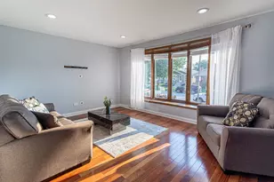5547 S Neenah Ave, Chicago, IL 60638 - Photo 2