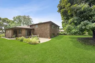 3300 Ailsworth Ct, Darien, IL 60561 - Photo 30
