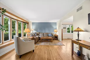 3300 Ailsworth Ct, Darien, IL 60561 - Photo 4
