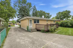 730 W Beach Dr, Addison, IL 60101 - Photo 18