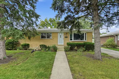730 W Beach Drive, Addison, IL 60101 - Photo 1