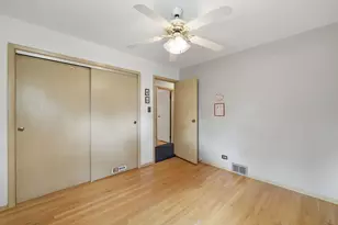 730 W Beach Dr, Addison, IL 60101 - Photo 14