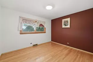730 W Beach Dr, Addison, IL 60101 - Photo 8