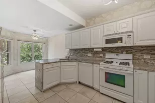 29 Chancel Ln, Glen Ellyn, IL 60137 - Photo 16