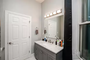 735 E 50th St, Chicago, IL 60615 - Photo 12