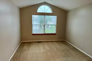13361 W Heiden Cir, Lake Bluff, IL 60044 - Photo 8