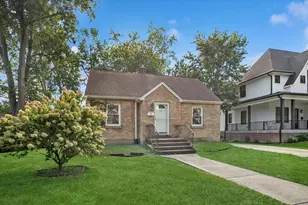657 E Prairie Ave, Des Plaines, IL 60016 - Photo 1
