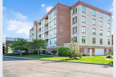 175 W Brush Hill Road #104, Elmhurst, IL 60126 - Photo 2