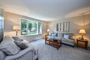 2287 Durham Dr, Wheaton, IL 60189 - Photo 2