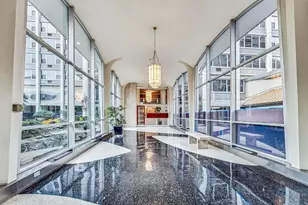 4250 N Marine Dr, Chicago, IL 60613 - Photo 8