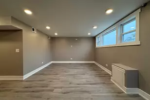 7627 W 64 St, Summit, IL 60501 - Photo 2