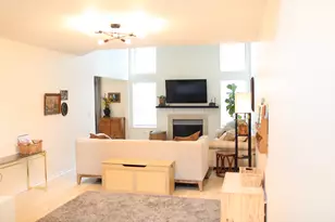 2324 College Green Dr, Elgin, IL 60123 - Photo 2